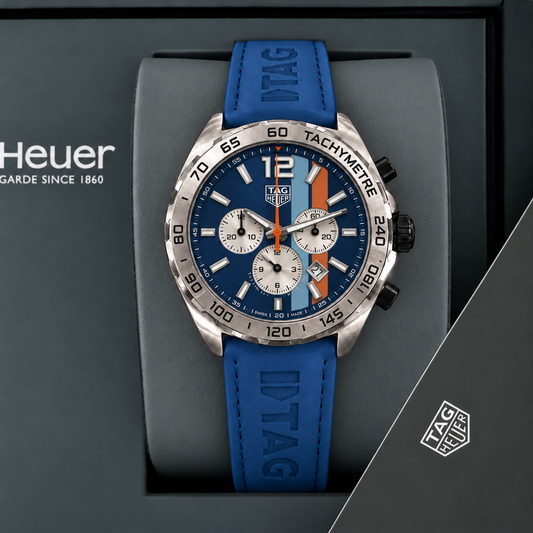 TAG Heuer azul con franjas celeste y naranja a la derecha del dial y malla de cuero azul