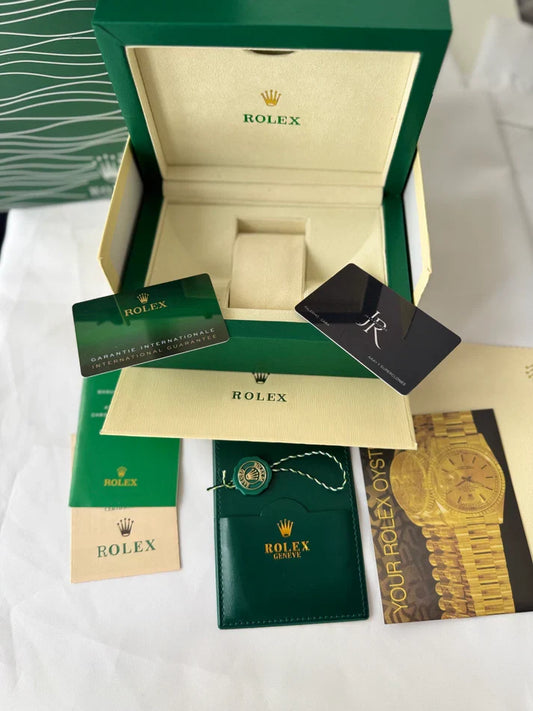 ROLEX OYSTER PERPETUAL (AA+)